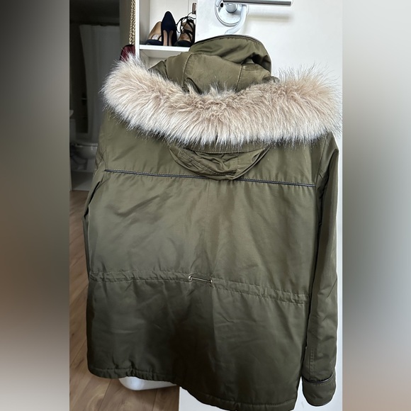 Comfy olive green puffer coat - Picture 3 of 4